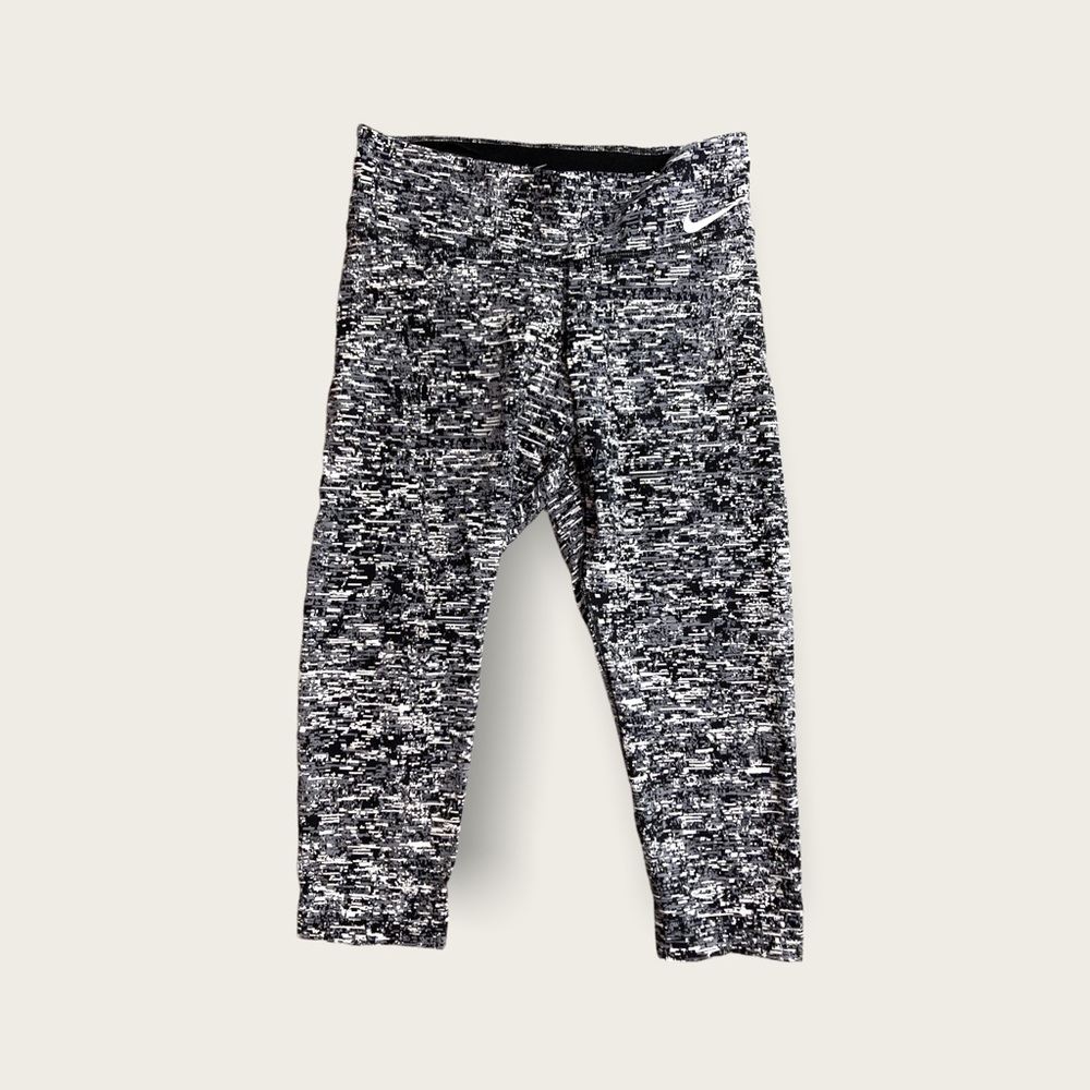 Nike Crop Leggings - Picture 2 of 7